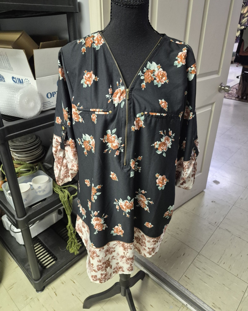 MPH Collection 1X Black Orange White Green Floral 3/4 Sleeve V-Neck Zip Mini